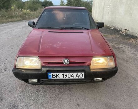 Красный Шкода Фаворит, объемом двигателя 1.3 л и пробегом 380 тыс. км за 300 $, фото 1 на Automoto.ua