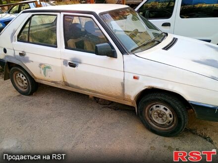 Шкода Фаворит 1992 у Запоріжжя на Automoto.ua Шкода Фаворит, об'ємом двигуна 13 л та пробігом 100 тис. км за 450 $, фото 1 на Automoto.ua
