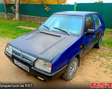 Синій Шкода Фаворит, об'ємом двигуна 1.3 л та пробігом 295 тис. км за 750 $, фото 2 на Automoto.ua