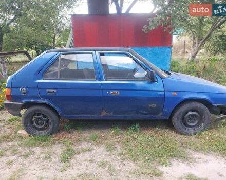 Синий Шкода Фаворит, объемом двигателя 1.3 л и пробегом 300 тыс. км за 400 $, фото 4 на Automoto.ua