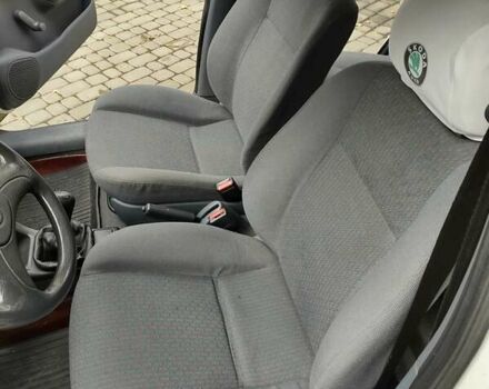 Білий Шкода Феліція, об'ємом двигуна 1.3 л та пробігом 100 тис. км за 1900 $, фото 6 на Automoto.ua