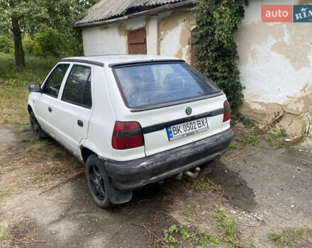 Белый Шкода Фелиция, объемом двигателя 1.29 л и пробегом 350 тыс. км за 1400 $, фото 5 на Automoto.ua