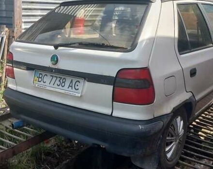 Белый Шкода Фелиция, объемом двигателя 1.3 л и пробегом 165 тыс. км за 1300 $, фото 2 на Automoto.ua