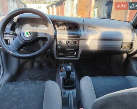 Белый Шкода Фелиция, объемом двигателя 1.29 л и пробегом 180 тыс. км за 2000 $, фото 5 на Automoto.ua