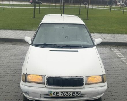 Белый Шкода Фелиция, объемом двигателя 1.3 л и пробегом 340 тыс. км за 500 $, фото 3 на Automoto.ua