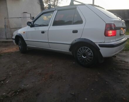 Белый Шкода Фелиция, объемом двигателя 1 л и пробегом 132 тыс. км за 700 $, фото 2 на Automoto.ua