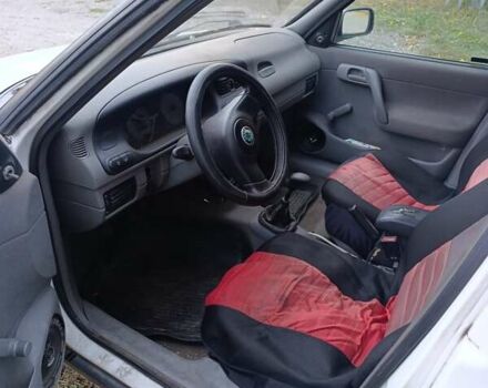 Белый Шкода Фелиция, объемом двигателя 1.3 л и пробегом 313 тыс. км за 1200 $, фото 5 на Automoto.ua