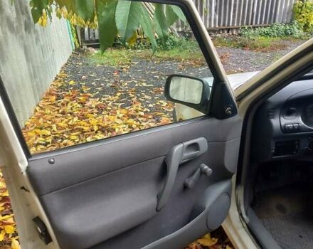 Белый Шкода Фелиция, объемом двигателя 1.3 л и пробегом 190 тыс. км за 2000 $, фото 6 на Automoto.ua