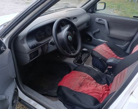 Шкода Фелиция 2001 в Днепре (Днепропетровске) на Automoto.ua Белый Шкода Фелиция, объемом двигателя 1.3 л и пробегом 311 тыс. км за 1200 $, фото 5 на Automoto.ua