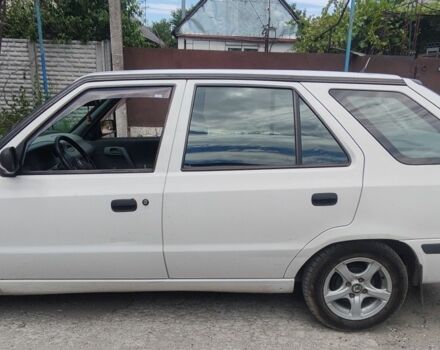 Белый Шкода Фелиция, объемом двигателя 1.6 л и пробегом 108 тыс. км за 2800 $, фото 2 на Automoto.ua