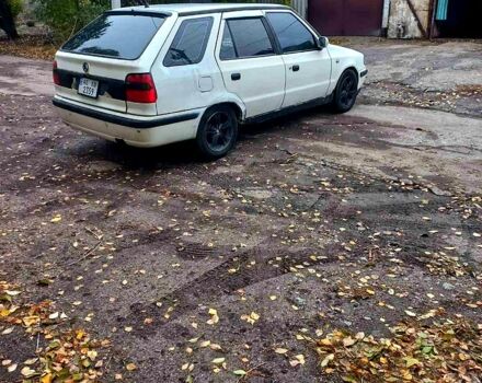 Белый Шкода Фелиция, объемом двигателя 1.6 л и пробегом 426 тыс. км за 800 $, фото 2 на Automoto.ua