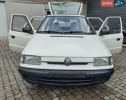Білий Шкода Феліція, об'ємом двигуна 1.3 л та пробігом 100 тис. км за 1900 $, фото 1 на Automoto.ua