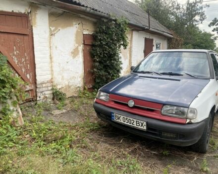 Белый Шкода Фелиция, объемом двигателя 1.3 л и пробегом 200 тыс. км за 1500 $, фото 1 на Automoto.ua