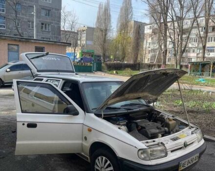 Белый Шкода Фелиция, объемом двигателя 1.6 л и пробегом 235 тыс. км за 1200 $, фото 1 на Automoto.ua