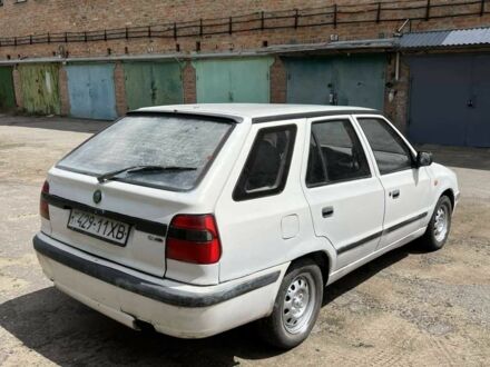 Белый Шкода Фелиция, объемом двигателя 1 л и пробегом 100 тыс. км за 684 $, фото 1 на Automoto.ua