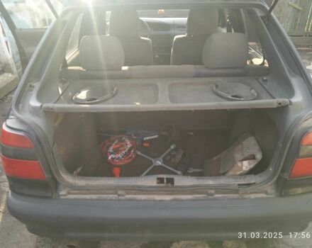 Черный Шкода Фелиция, объемом двигателя 1.6 л и пробегом 3 тыс. км за 2000 $, фото 5 на Automoto.ua