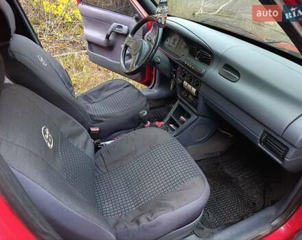 Красный Шкода Фелиция, объемом двигателя 1.29 л и пробегом 220 тыс. км за 1950 $, фото 3 на Automoto.ua