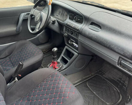 Красный Шкода Фелиция, объемом двигателя 1.6 л и пробегом 340 тыс. км за 1500 $, фото 9 на Automoto.ua