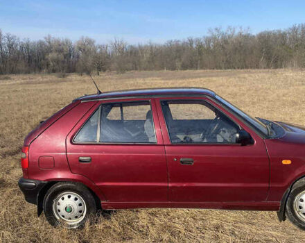 Красный Шкода Фелиция, объемом двигателя 1.3 л и пробегом 120 тыс. км за 2300 $, фото 2 на Automoto.ua