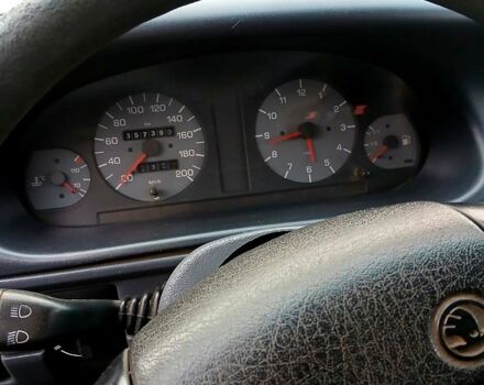 Красный Шкода Фелиция, объемом двигателя 1.9 л и пробегом 357 тыс. км за 1800 $, фото 2 на Automoto.ua