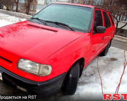 Красный Шкода Фелиция, объемом двигателя 1.6 л и пробегом 515 тыс. км за 2000 $, фото 1 на Automoto.ua