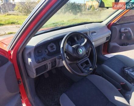 Красный Шкода Фелиция, объемом двигателя 1.3 л и пробегом 200 тыс. км за 1700 $, фото 12 на Automoto.ua