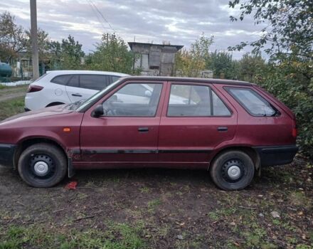 Красный Шкода Фелиция, объемом двигателя 1 л и пробегом 357 тыс. км за 2000 $, фото 1 на Automoto.ua