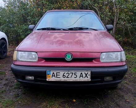 Красный Шкода Фелиция, объемом двигателя 1.9 л и пробегом 357 тыс. км за 1800 $, фото 1 на Automoto.ua