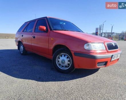 Красный Шкода Фелиция, объемом двигателя 1.3 л и пробегом 200 тыс. км за 1700 $, фото 1 на Automoto.ua