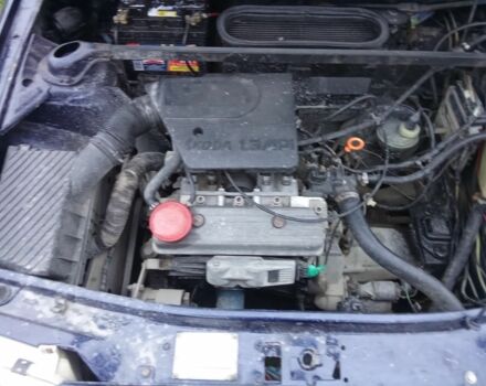 Синий Шкода Фелиция, объемом двигателя 1.3 л и пробегом 270 тыс. км за 1800 $, фото 6 на Automoto.ua