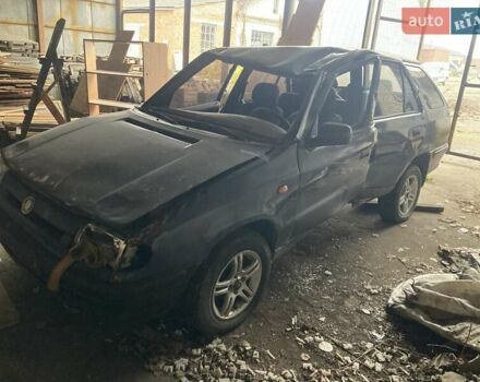 Синий Шкода Фелиция, объемом двигателя 1.6 л и пробегом 250 тыс. км за 550 $, фото 3 на Automoto.ua