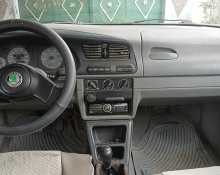 Зелений Шкода Феліція, об'ємом двигуна 1.3 л та пробігом 150 тис. км за 1300 $, фото 5 на Automoto.ua