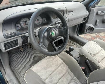 Зелений Шкода Феліція, об'ємом двигуна 1.3 л та пробігом 150 тис. км за 1300 $, фото 4 на Automoto.ua