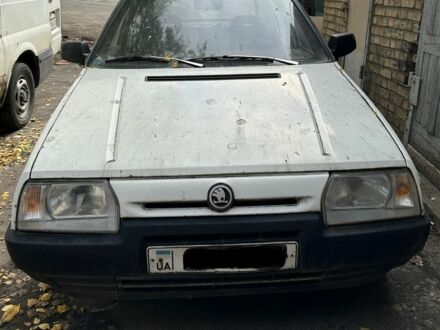 Белый Шкода Форман, объемом двигателя 1.3 л и пробегом 200 тыс. км за 595 $, фото 1 на Automoto.ua