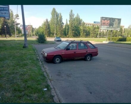 Красный Шкода Форман, объемом двигателя 1.3 л и пробегом 300 тыс. км за 600 $, фото 1 на Automoto.ua