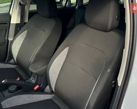 Белый Шкода KAMIQ, объемом двигателя 1 л и пробегом 15 тыс. км за 19800 $, фото 11 на Automoto.ua