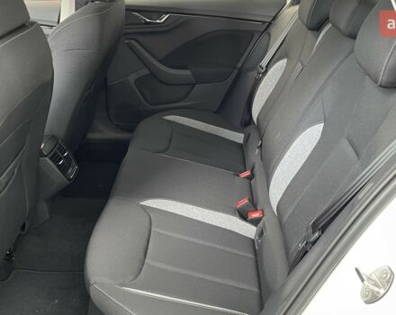 Шкода KAMIQ, объемом двигателя 1 л и пробегом 0 тыс. км за 23417 $, фото 18 на Automoto.ua