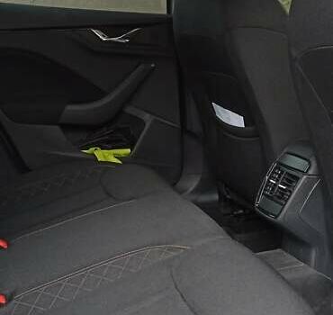 Серый Шкода KAMIQ, объемом двигателя 1.6 л и пробегом 80 тыс. км за 19300 $, фото 20 на Automoto.ua