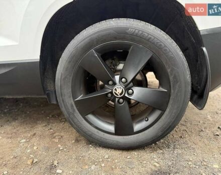 Белый Шкода Karoq, объемом двигателя 1.5 л и пробегом 117 тыс. км за 18990 $, фото 9 на Automoto.ua