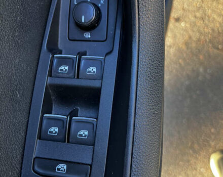 Белый Шкода Karoq, объемом двигателя 1.5 л и пробегом 150 тыс. км за 18700 $, фото 16 на Automoto.ua