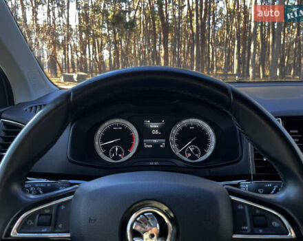 Белый Шкода Karoq, объемом двигателя 1.5 л и пробегом 150 тыс. км за 18700 $, фото 10 на Automoto.ua