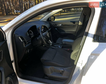 Белый Шкода Karoq, объемом двигателя 1.5 л и пробегом 150 тыс. км за 18700 $, фото 8 на Automoto.ua