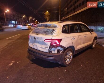 Белый Шкода Karoq, объемом двигателя 1.5 л и пробегом 189 тыс. км за 9999 $, фото 3 на Automoto.ua
