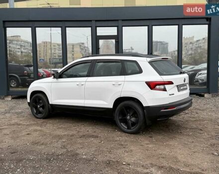 Белый Шкода Karoq, объемом двигателя 1.5 л и пробегом 117 тыс. км за 18990 $, фото 3 на Automoto.ua