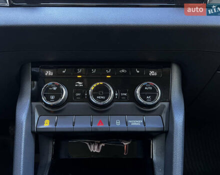 Белый Шкода Karoq, объемом двигателя 1.5 л и пробегом 150 тыс. км за 18700 $, фото 12 на Automoto.ua