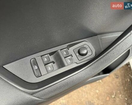 Белый Шкода Karoq, объемом двигателя 1.5 л и пробегом 117 тыс. км за 18990 $, фото 14 на Automoto.ua