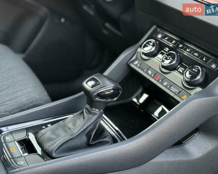 Белый Шкода Karoq, объемом двигателя 1.5 л и пробегом 112 тыс. км за 19800 $, фото 17 на Automoto.ua