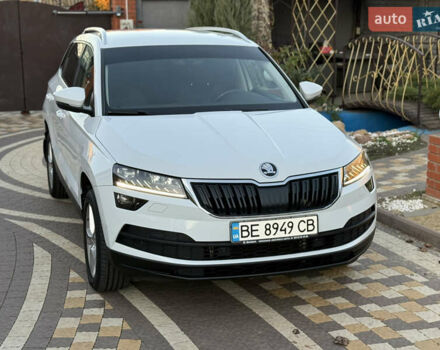 Белый Шкода Karoq, объемом двигателя 1.5 л и пробегом 112 тыс. км за 19800 $, фото 1 на Automoto.ua