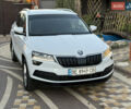Белый Шкода Karoq, объемом двигателя 1.5 л и пробегом 112 тыс. км за 19800 $, фото 1 на Automoto.ua