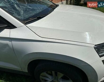 Білий Шкода Karoq, об'ємом двигуна 1.5 л та пробігом 180 тис. км за 10000 $, фото 1 на Automoto.ua
